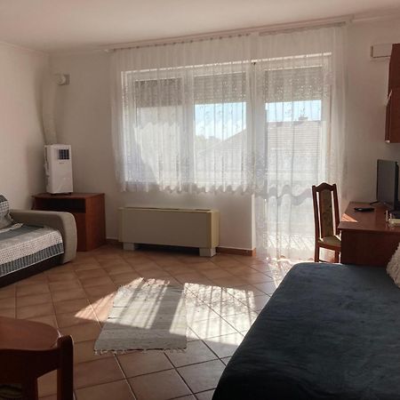 Noemi Apartman Hajduszoboszlo Ngoại thất bức ảnh