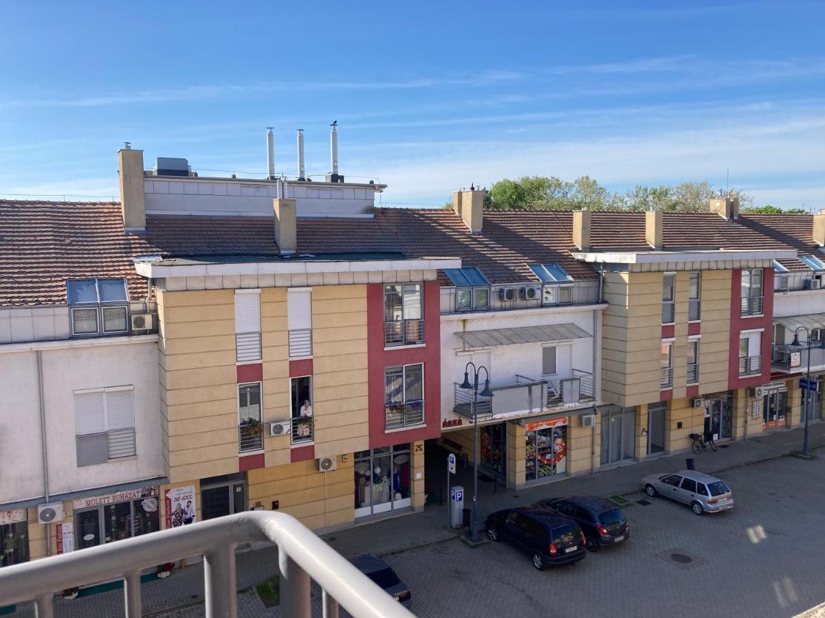 Noemi Apartman Hajduszoboszlo Ngoại thất bức ảnh