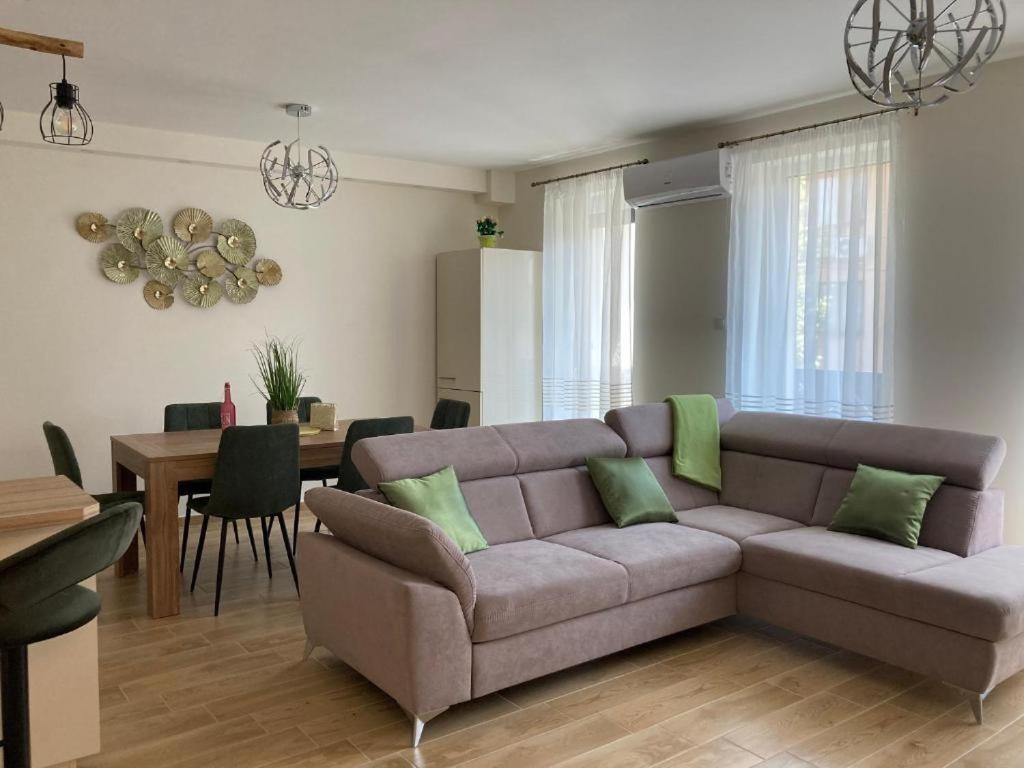 Noemi Apartman Hajduszoboszlo Ngoại thất bức ảnh